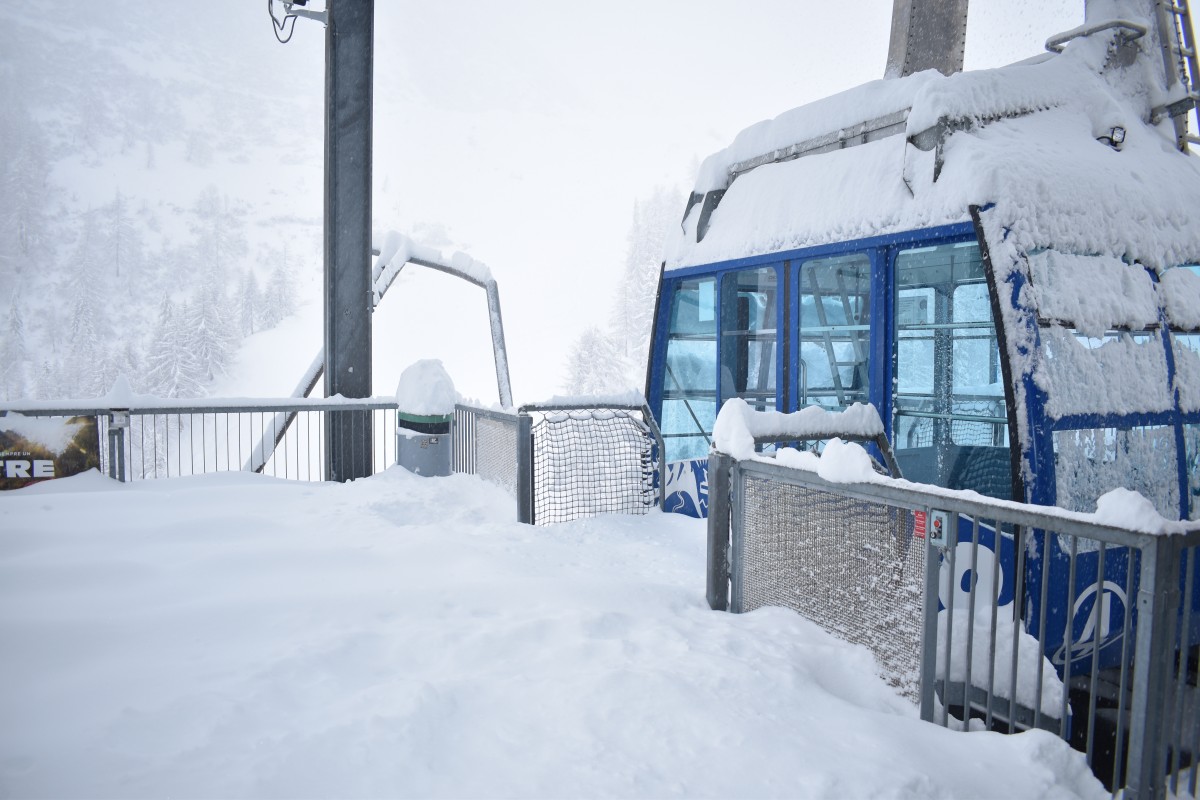 Early opening to Thursday, December 15