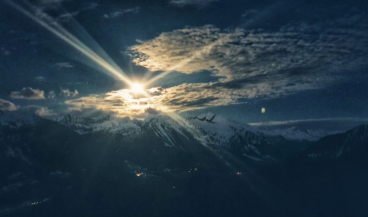 Moonlight skiing and dinner at the Châlet Ravina